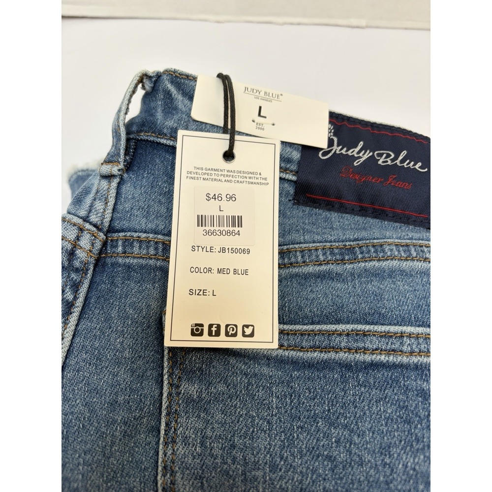Judy Blue NWT Hi-Rise Star Embroidery Jean Denim Shorts Size Large Style #150069 - Picture 2 of 6